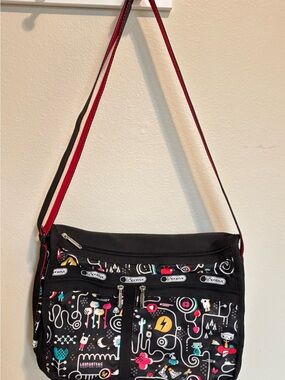 LeSportsac Deluxe Everyday Bag: Black with fun alien print.